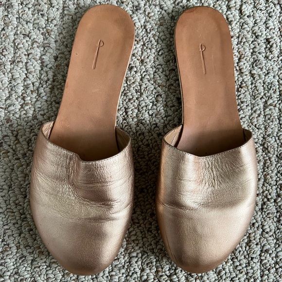 The Palatines, US Made gold leather slides, size 7 - Picture 2 of 4